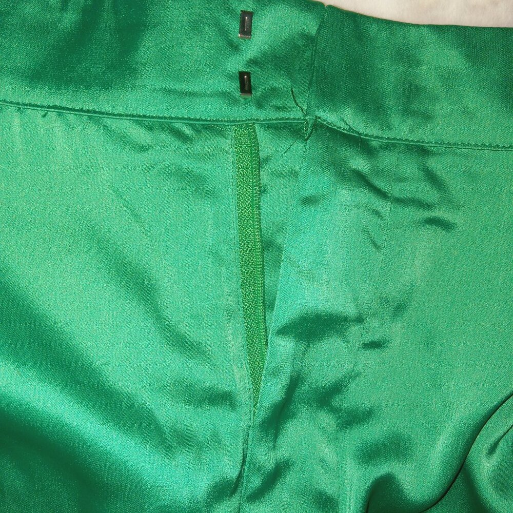 NEW-GLAM-Vibrant Irish Green Statement Eye Catching Shorts-Size XL - Picture 4 of 9